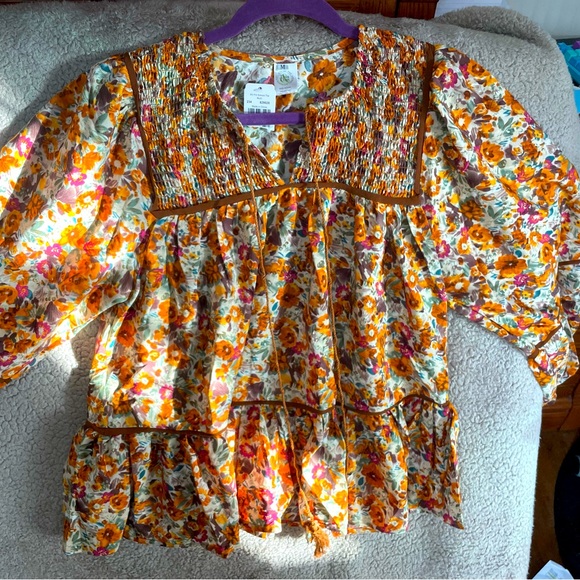 NWT This & That medium Floral Smock Top Blouse - Picture 7 of 7